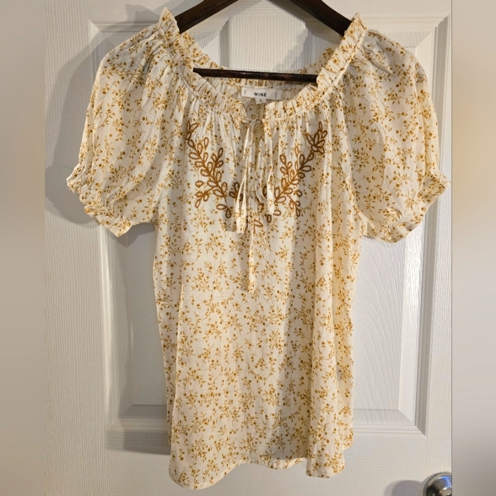 MINE Summer top with embroidery details